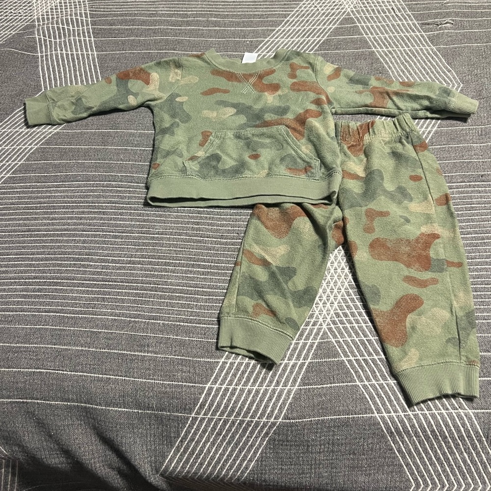 Carters 18 mo sweatsuit